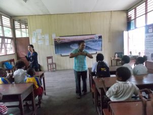 Pengenalan Penyu Belimbing Kepada Sekolah-Sekolah di Kabupaten Tambrauw (Foto : Tim Abun Pemberdayaan)