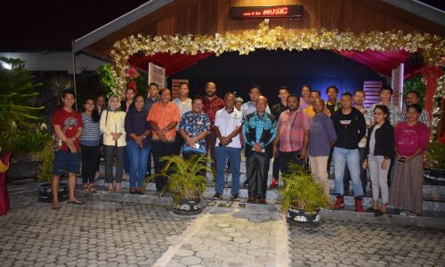 Foto Bersama Peserte dan Narasumber Foto Bersama Peserte dan Narasumber