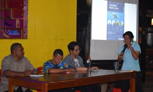 Narasumber dan moderator saat sesi diskusi Nabire Narasumber dan moderator saat sesi diskusi Nabire