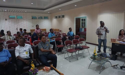 Penyampaian materi diseminasi di Kabupaten Nabire (Dok. Habema Monim-CoE UNIPA)