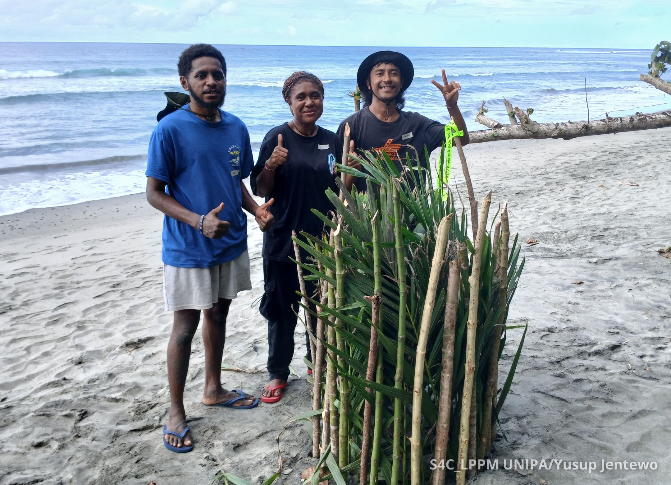 Brian saat pelatihan di Manokwari sebelum turun lapangan_Foto dari Yusup Jentewo.jpg