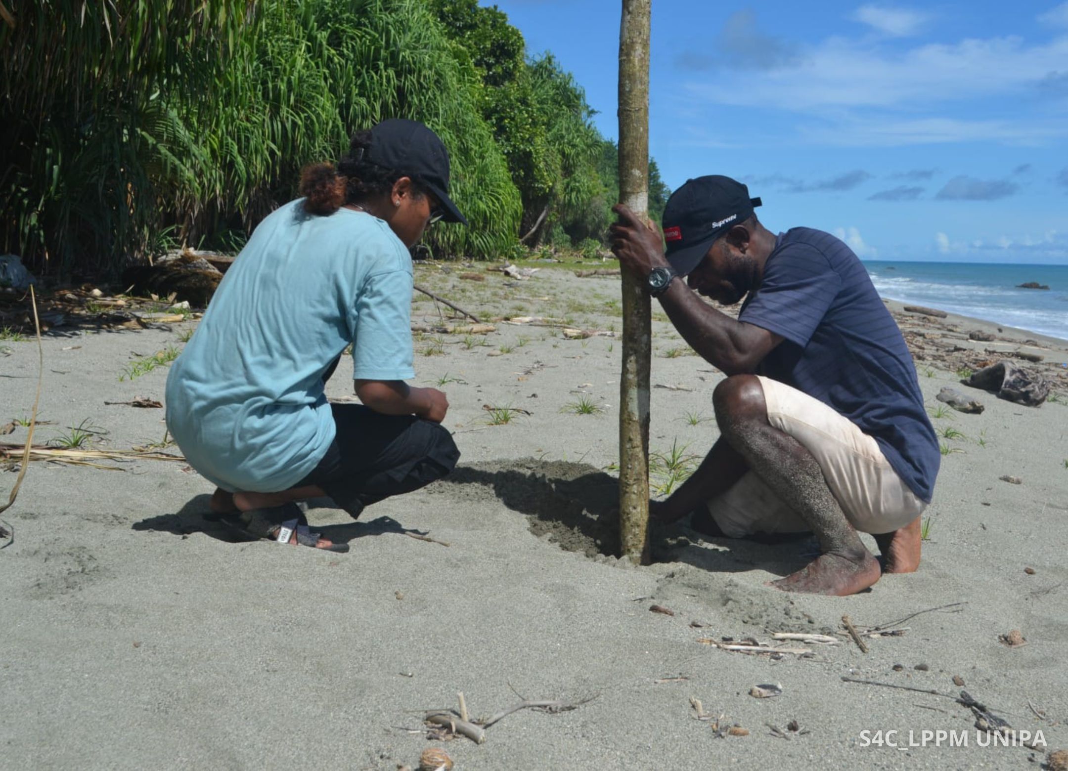 Pemasangan logger suhu