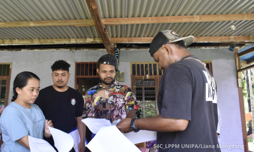 Briefing sebelum pelaksanaan pre-test wawancara survei
(Foto : S4C_LPPM UNIPA/Liana Mongdong)